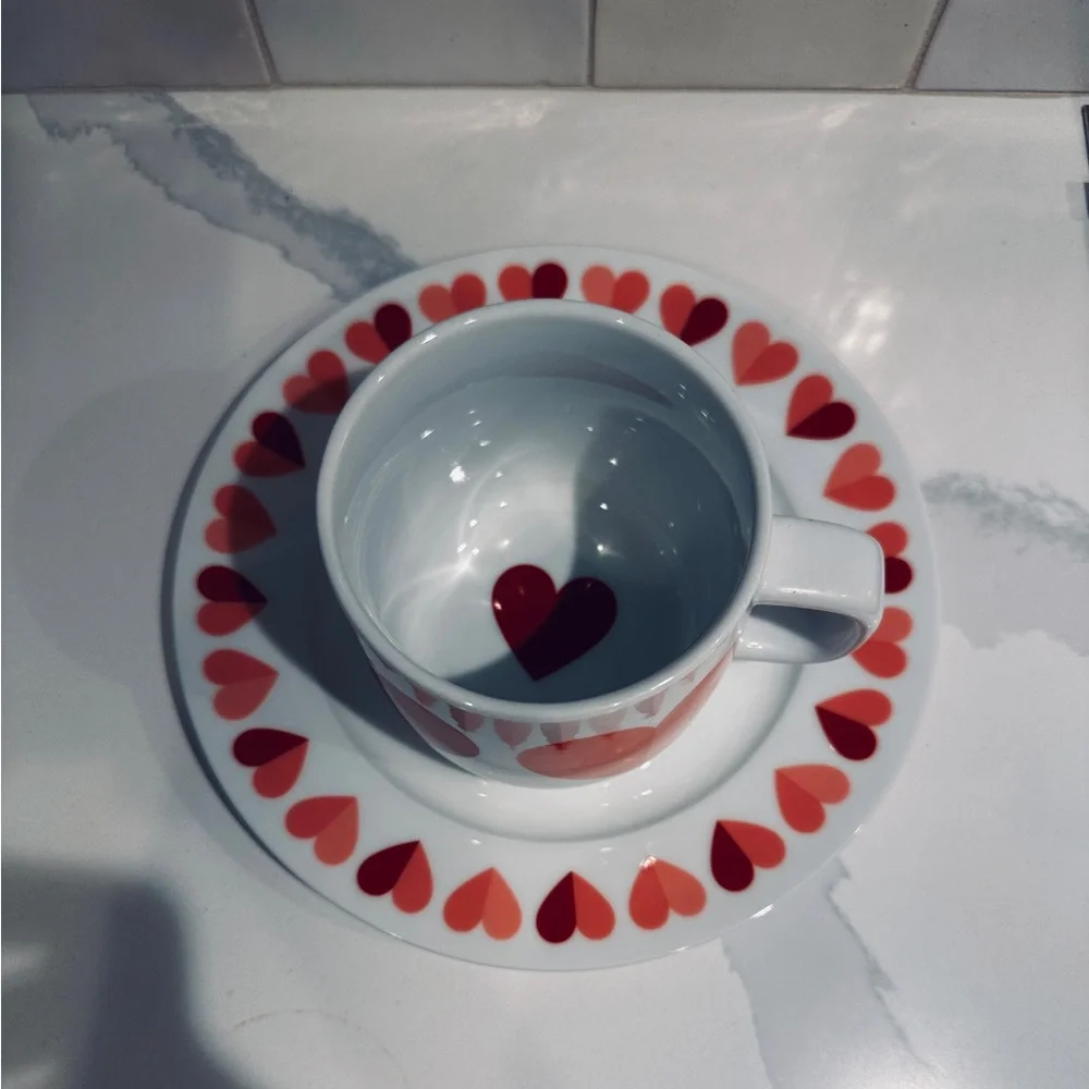 RARE!! Set/8 Crate & Barrel Heart Plates & Mugs Valentine Heart Design